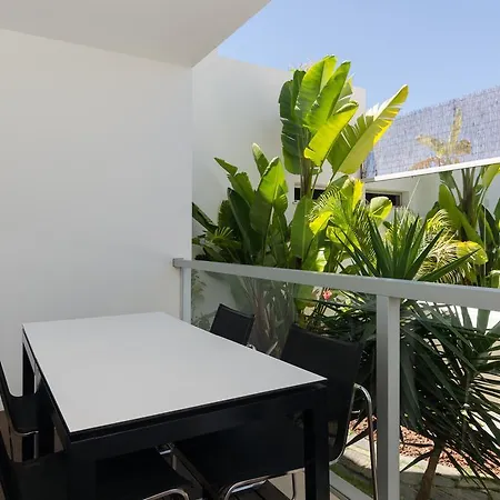 One2seven Aparthotel