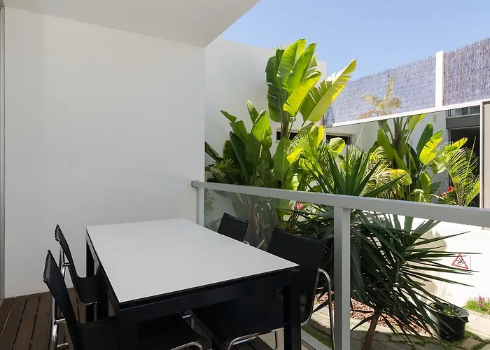 One2seven Aparthotel